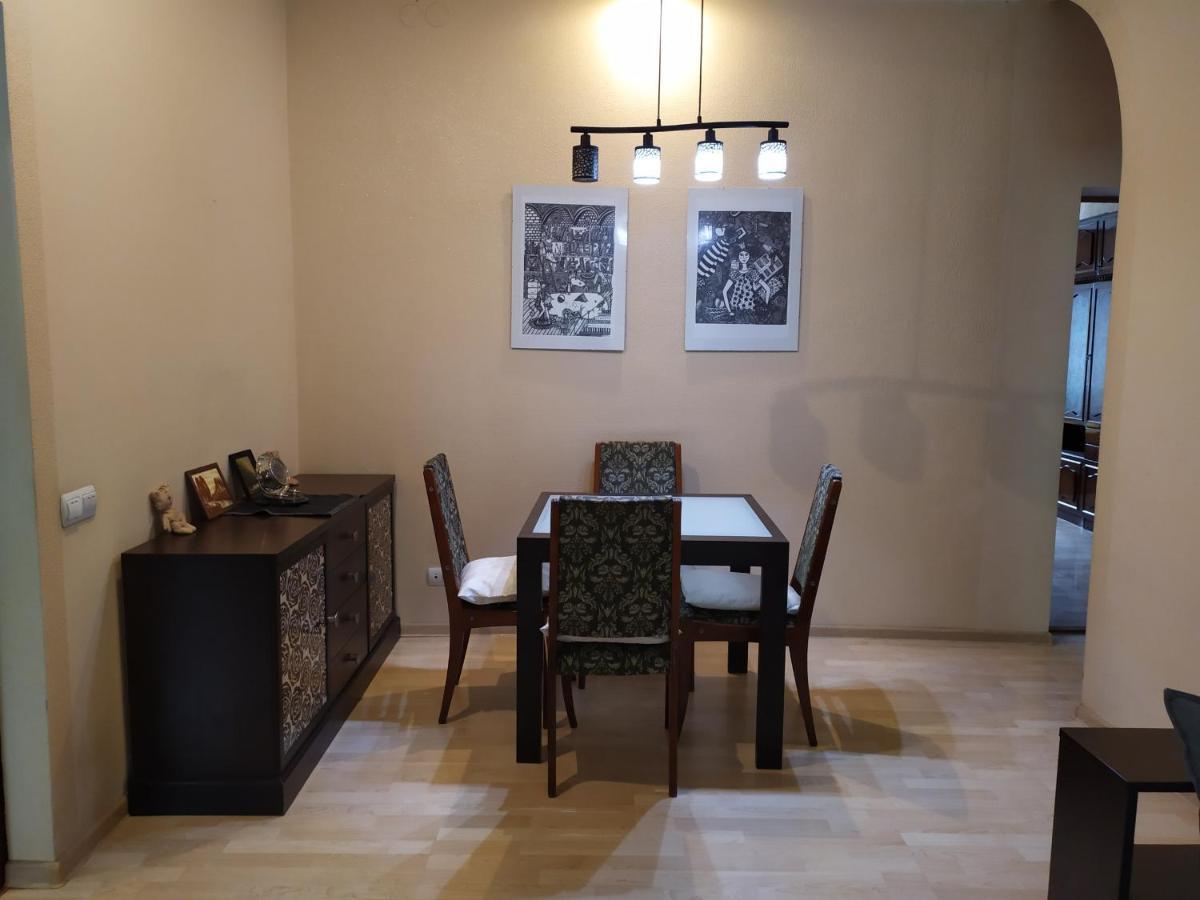 Three Bedroom Stepana Bandery Street Rivne Szoba fotó