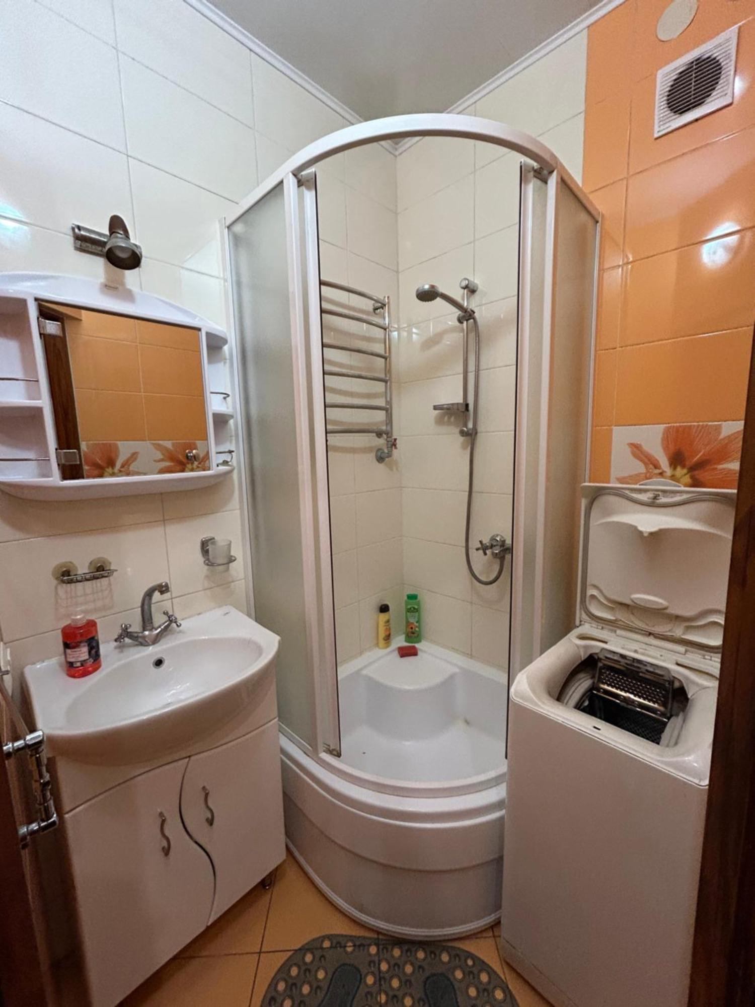 Three Bedroom Stepana Bandery Street Rivne Kültér fotó