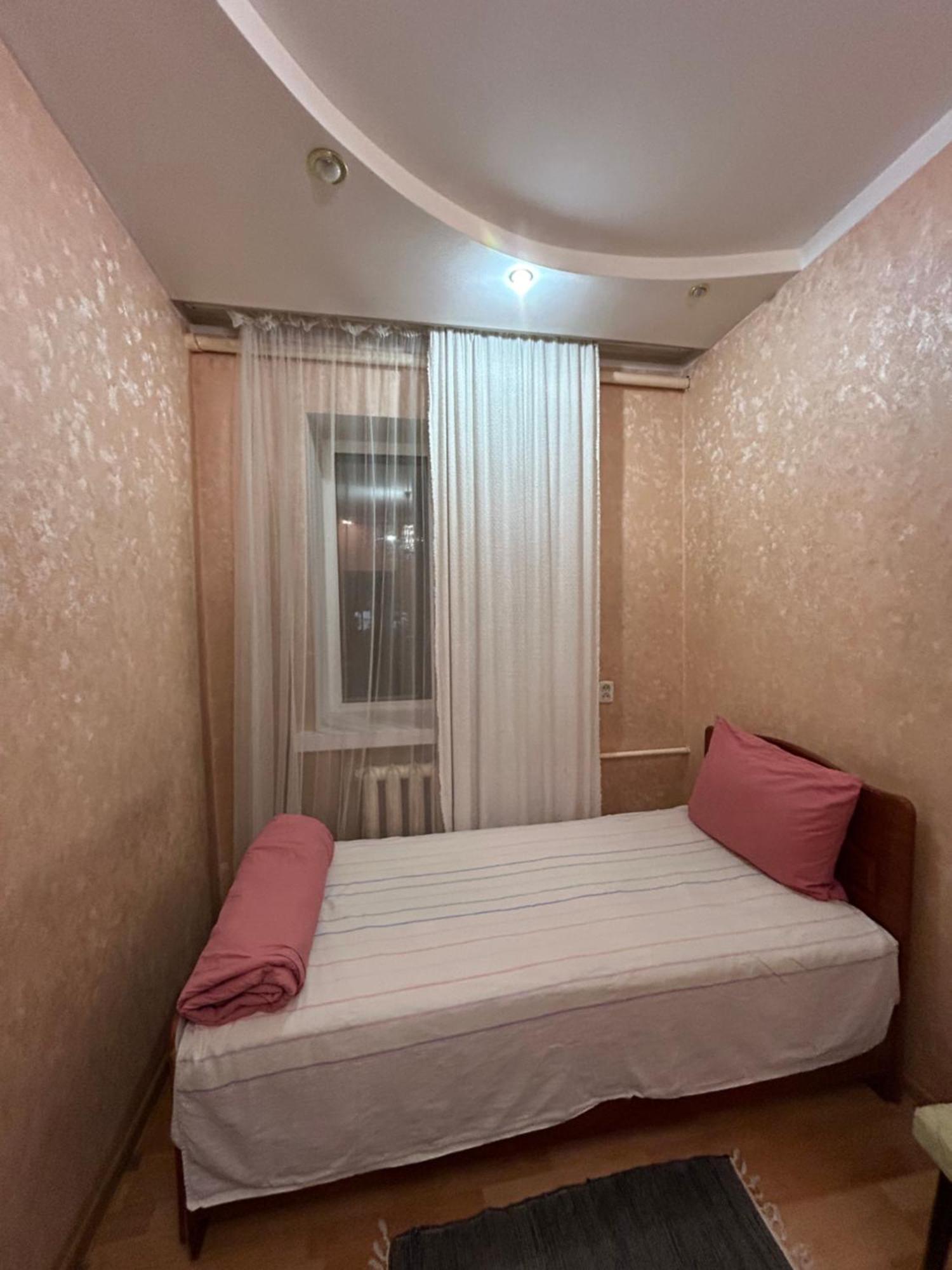 Three Bedroom Stepana Bandery Street Rivne Kültér fotó